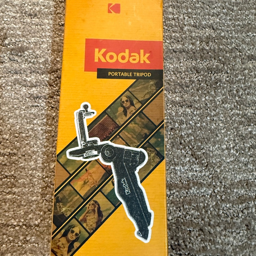 Kodak Portable Tripod : Folds Down : Universal Phone Clip